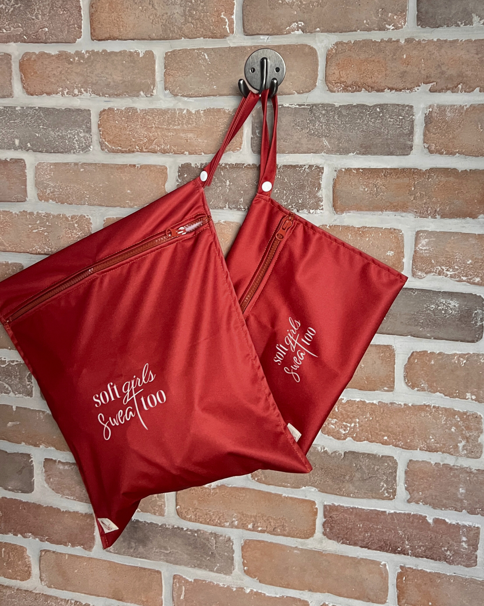 2pc Water-Resistant Sweatbag in Heartbeat Red