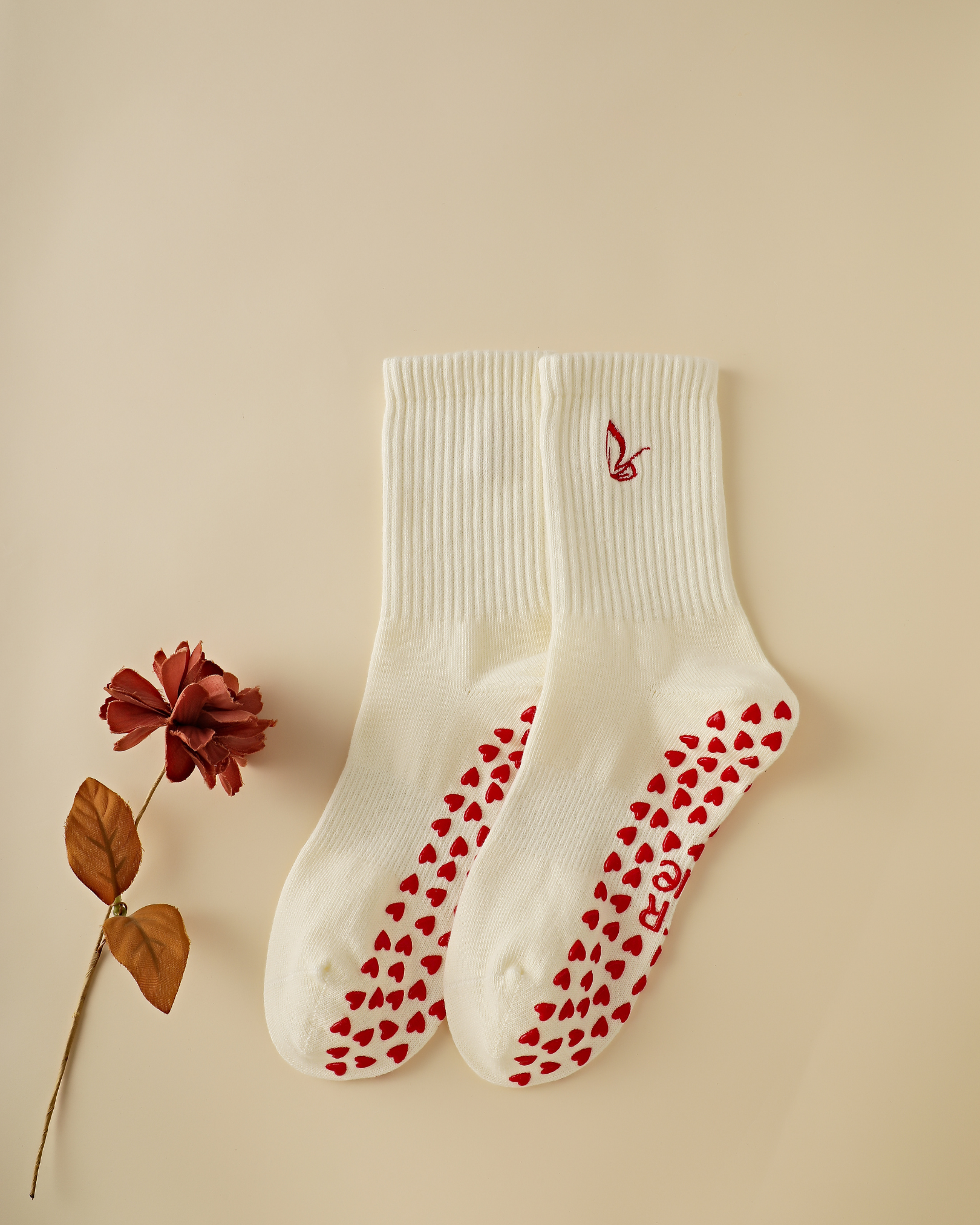 Signature TRUE Crew Grip Socks in Cream
