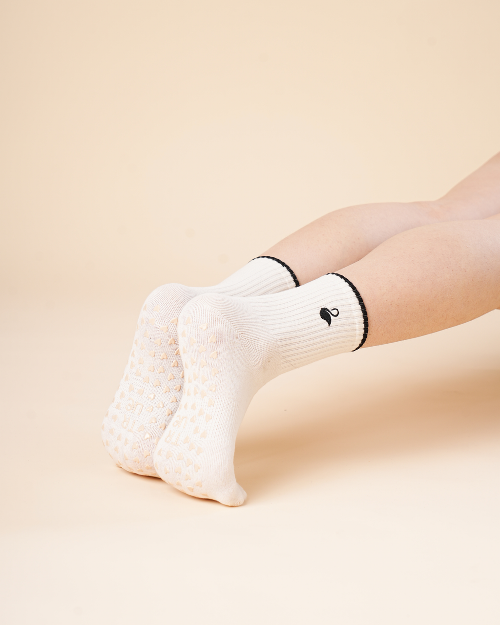 Linea Contrast Crew Grip Socks Bundle — Ivory & Black