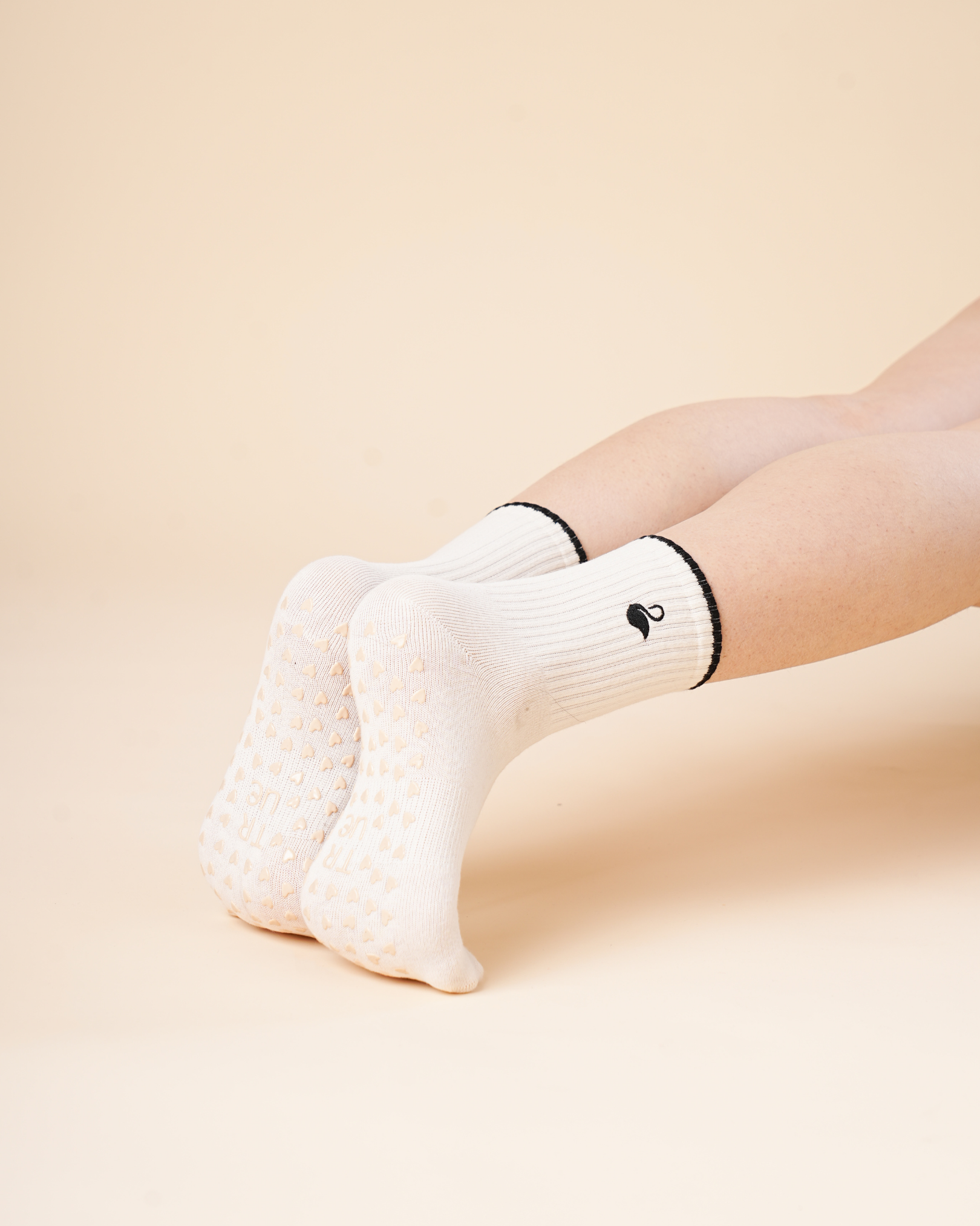 Linea Contrast Crew Grip Socks Bundle — Ivory & Black