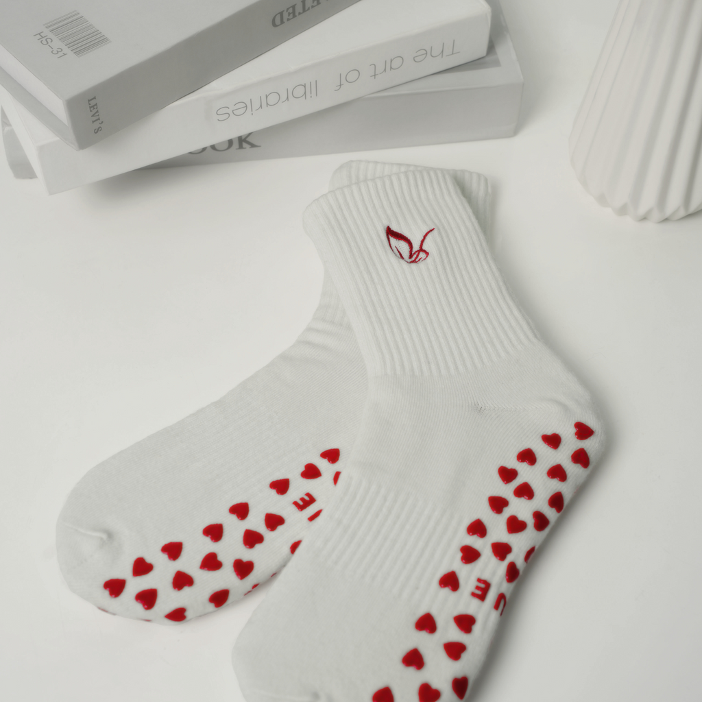 Signature TRUE Crew Grip Socks in Milk White