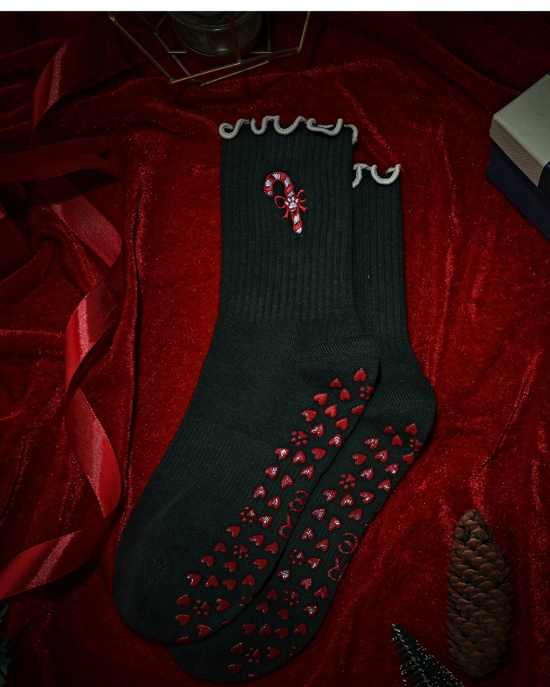 Pawliday Frilly Crew Grip Socks in Forest Green